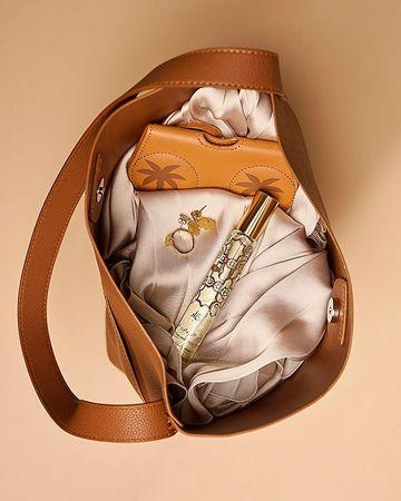 جاد عطر خشب الأرز والورد الأبيض